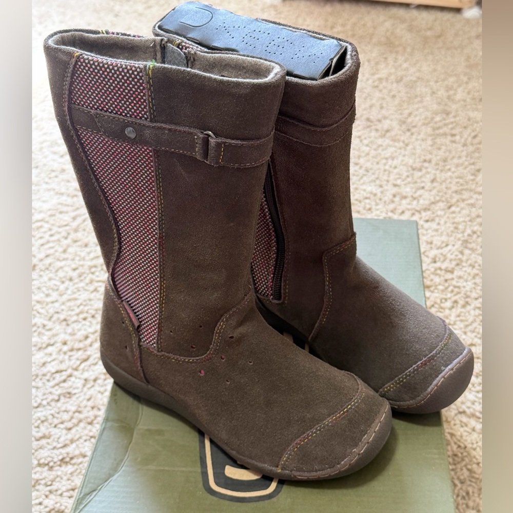 NIB Girls Keen Boots